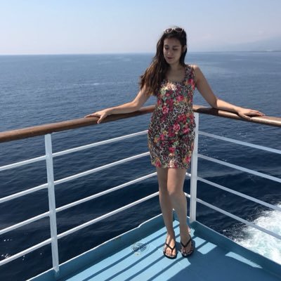 Carlita_ru's profile picture. Panda Roux chileno 🇨🇱🌳 🇫🇷! ❤️ .Ing comercial 🇨🇱 - Contadora 🇫🇷 . Antifascista