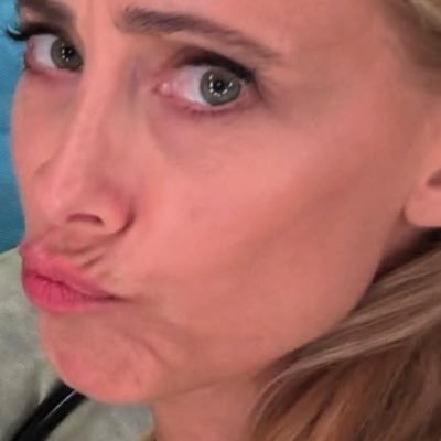 kimsxraver's profile picture. always raving about my main squeeze, Kimberly Jayne💓 medical drama’s, bravo, + being in love with middle aged actresses is my brand✨ #voteblue