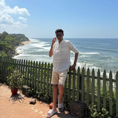 dhavalkolhe's profile picture. sde by day, avgeek by night
