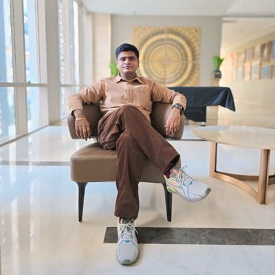 Jayanth19982112's profile picture. 👫 Mom + Dad 👉 My World 💖 |🎓Computer_s. student👔 | 👨🏻💼Managing Director Of V J Solar World Pvt Ltd🧑🏻💼 | info@vjsolarworld.com