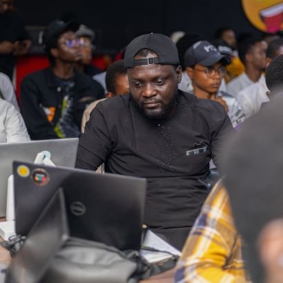 tomolarichards's profile picture. software dev. AI/ML. Prompt Engineer & mlm 🐘  @carrybux