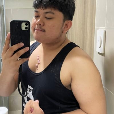 Lowkeypisces18's profile picture. single | 5’5 smoll boi senjo ♓️ “not chonk enough” Bearsa | hug?