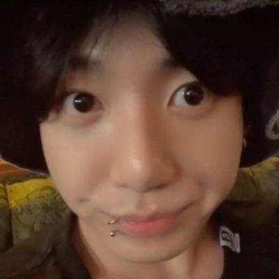 luvoluvv's profile picture. wandering