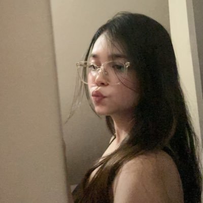 supermaymayy's profile picture. not me