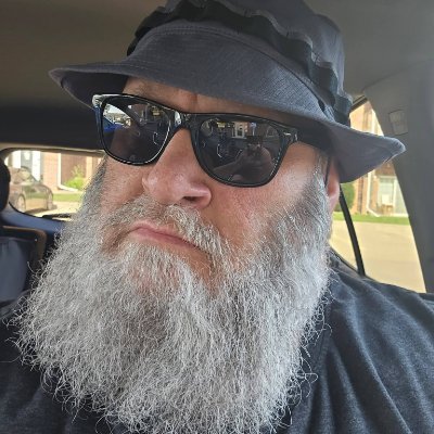 ChicagoRob1968's profile picture. Unpaid political pundit