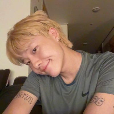 luckyddisyndrm's profile picture. 승연은 나를 모르기에 더더욱 슬퍼지네 노래는 점점 흐르고 승연은 울음 참지 못해 밖으로 나가 버리고 노랜 끝이 났지만 이젠 부르지 않으리 이 슬픈 노래