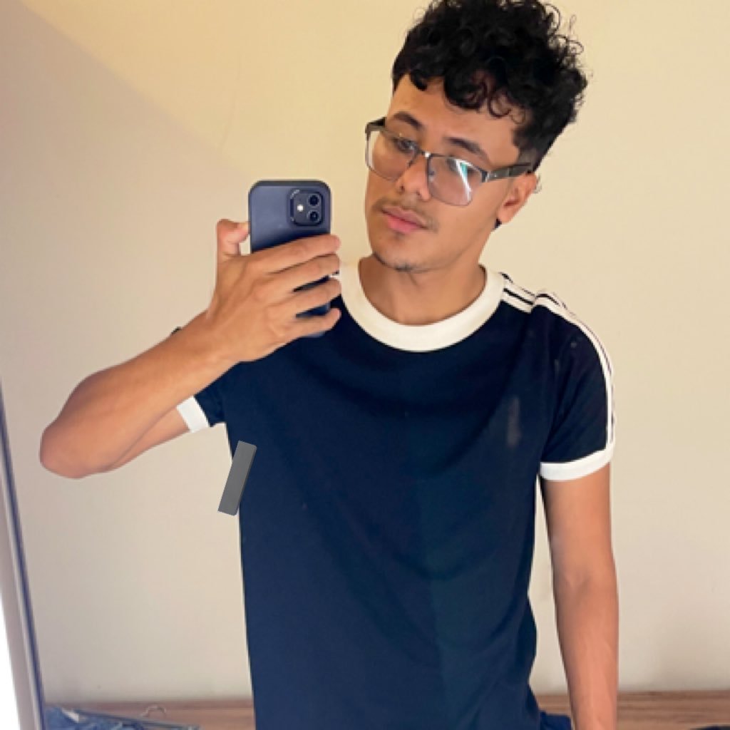 eomendxs's profile picture. Só tô atrás de memes e discutir politica as vezes