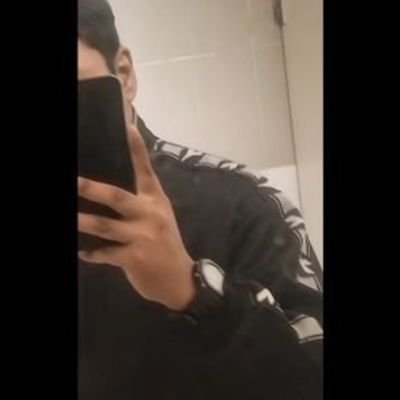 TertawaGelisah's profile picture. Tergabung dalam sekte pemuja kopi rentengan