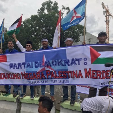 Taufiq_Botak's profile picture. 98 Radikal, Alumni FHUI, Politisi Partai Demokrat, Senator ProDem, Saudagar Kopi, Managing Partner ARCTIC LAWYERS,