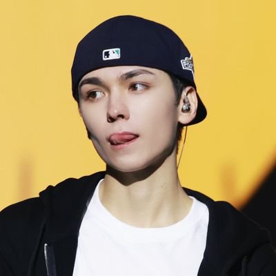 s4msfilms's profile picture. I like staying my room alone