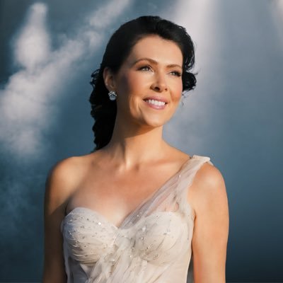 EllenWMusic's profile picture. UK Soprano & Songwriter New album LUMINA out November 14th 🎉