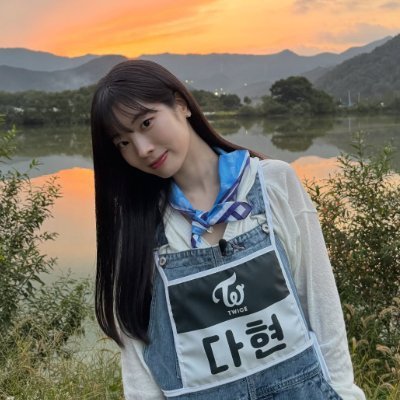 oT9Blee's profile picture. With a warm smile, you held out your hand
Everything's alright 🍫 🦄