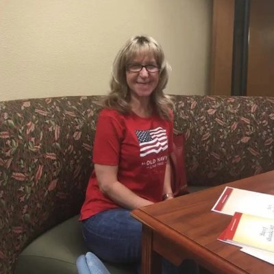 JeanFle50795140's profile picture. Books and Food  ❤️! Gratefully retired science teacher.