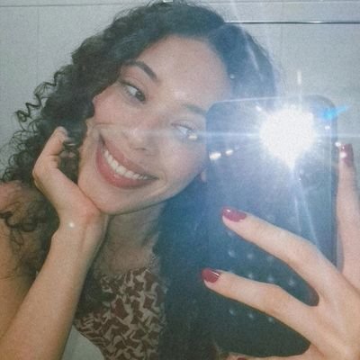 itselorah's profile picture. não sou só um rosto bonito, também sou uma pessoa terrível