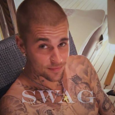 fearofrauhl's profile picture. ‘𝓌𝑜𝓀𝑒 𝓊𝓅, 𝒻𝑒𝓁𝓁 𝒷𝒶𝒸𝓀 𝓉𝑜 𝓈𝓁𝑒𝑒𝓅 𝒸𝒶𝓊𝓈𝑒 𝒾'𝒹 𝓇𝒶𝓉𝒽𝑒𝓇 𝓁𝒾𝓋𝑒 𝒾𝓃 𝓂𝓎 𝒹𝓇𝑒𝒶𝓂𝓈’ ☽