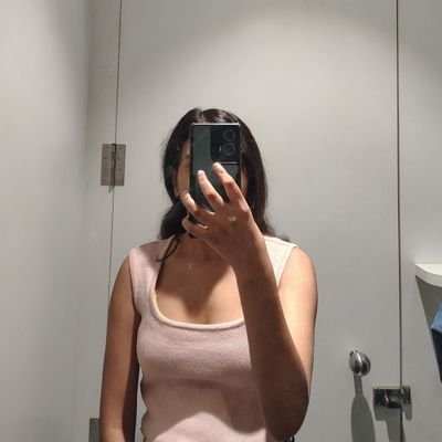 itzmeananya's profile picture.