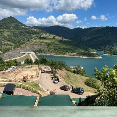 azez_azez1881's profile picture. 