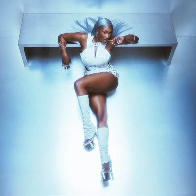 AYA_TOUR_'s profile picture. Fanbase de la reine de France , Aide à la billetterie/Informations sur ses concerts. (N’hésitez pas à DM)