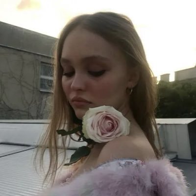 kalirohmer's profile picture. 150 year old vampire | bitches think they david lynch coded………… hoe you quentin tartino 😭😭😭😭😭 super problematic on @kalisbian — #filmtwt