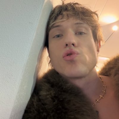 ta4aciturnal's profile picture. è la luna che mi rende più fragile 🌘