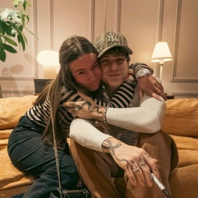 luxxplume's profile picture. e quelle ali io le strapperò🪽