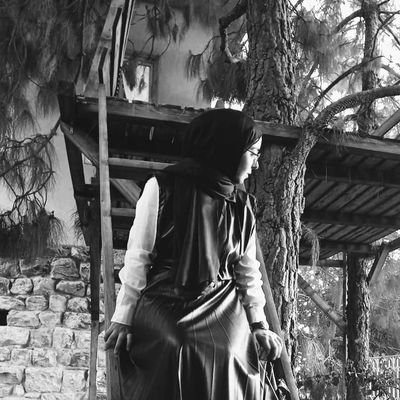 rowaidabahjat's profile picture. Finance | Assistant Director | Artophile 🧩