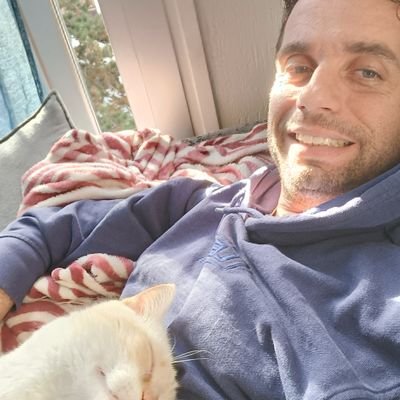 NicolasLecaille's profile picture. 🗞️ - de politique (je protège ma santé mentale 😅)
📺 + de médias (et un peu de drama, faut bien vivre
💘 Des coups de cœur et des coups de gueule
🙃 Moi