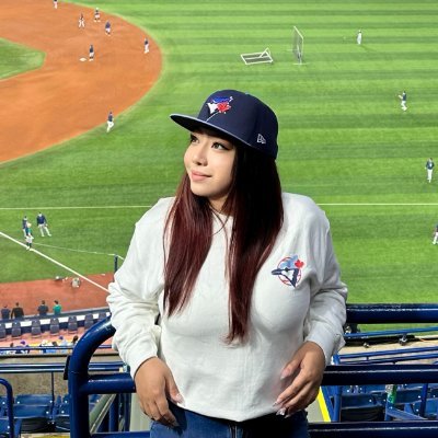 nazlueur's profile picture. 