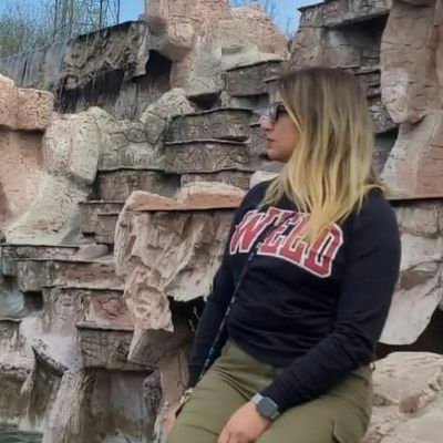 sandy_seashore_'s profile picture. gezenti ~ sinemasever ~ şiirlere bayılır  ♐️   

'dolce far niente'