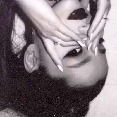 yizhousnaia's profile picture. studying psych to give #夏以昼 free therapy .𖥔 ݁ ˖