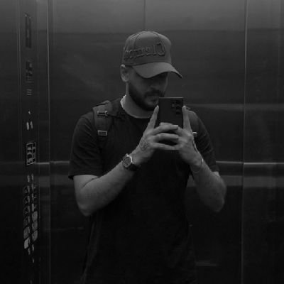 pouriy4's profile picture.
