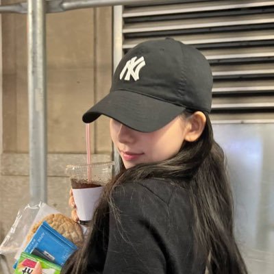 yyy00jj's profile picture. 