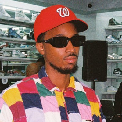 1000myleswest's profile picture. music, hoop, cinema, and finance.
