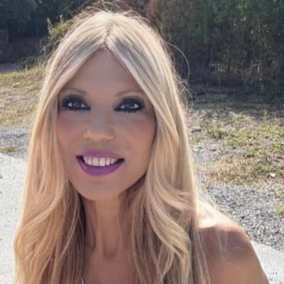 SusieBobDylan's profile picture. Militante de PODEMOS, Republicana, Antifascista, Feminista y Animalista, a quién no le guste q le j0dan!!! SI SE PUEDE!!! ✊💜