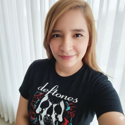 LadyDiCamargo's profile picture. Deberíamos vivir tantas veces como los árboles, que pasado un año malo echan nuevas hojas.