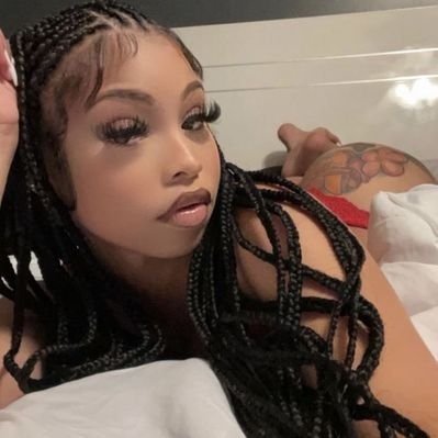 milkytitsss's profile picture.
