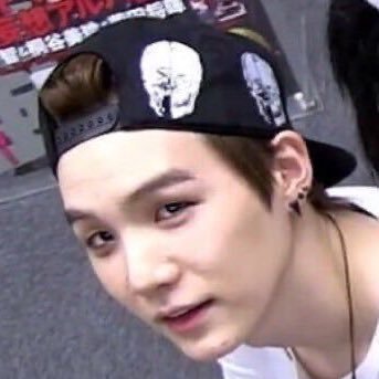 yglovesz's profile picture. yoongi é o seu nome que eu escrevo no meu caderno com canetinhas coloridas💭