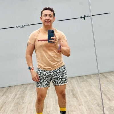 huguito_elvira's profile picture. No vine a este mundo a vivir según tus expectativas y tu no viniste a él para vivir según las mías