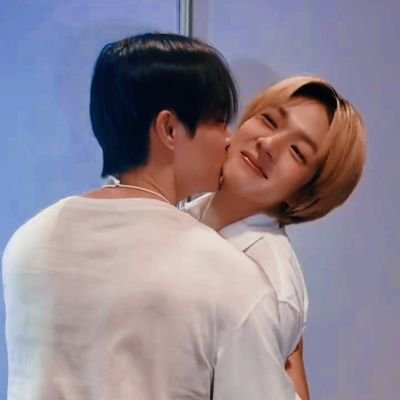 MarviluzC's profile picture. i love ZEENUNEW no matter what and always suport them❤❤❤