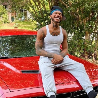 rauriinterlude's profile picture. 🏳️🌈| anime, video games, gym, clothes, poetry and art | PSN: Rauriinterlude