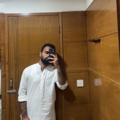 Veyy__Gul's profile picture. pookie,pumpkin,pooh,mera batman-ye sab kia hai?
🩺