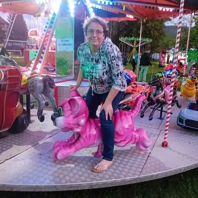 Blanka55511's profile picture. my hobby-music,nkotb, dancing,hockey,football gymnastics, aerobic, skating😏
#BHLove ❤️❤️