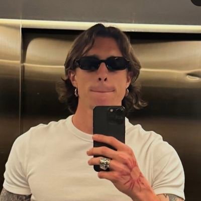 tilkijunior's profile picture. yine yeniden başlıyoruz