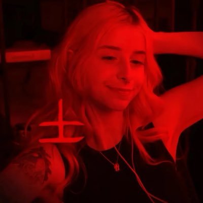 vampiiiira_'s profile picture. — O caos é inevitável, e tudo deve ser o caos ᨖ