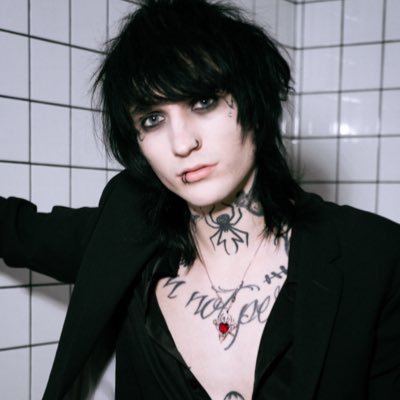 JohnnieGuilbert's profile picture. ● Solo artist ● Internet dude ● Band @tddwpmusic