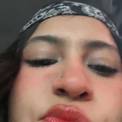 lia_csst's profile picture. a veces tan triste, y a veces tan libre