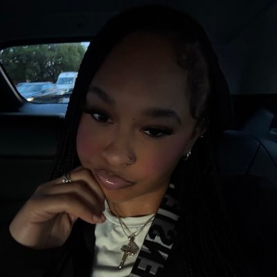 krislraine's profile picture.