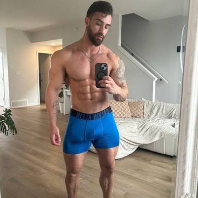 rose_watso47351's profile picture. Am just as simple 😌 as my look dude

A top gay🥔