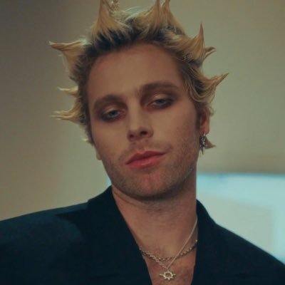 AUSSIESROCKSTAH's profile picture. 1/4 of 5sos, singer, aussie, musician. - luke hemmings