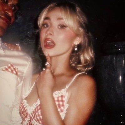 oldiecardigan's profile picture. ˑ ֗ 𓈒 ✧ 💉 — a pathological people pleaser, who only wanted you to see (her)